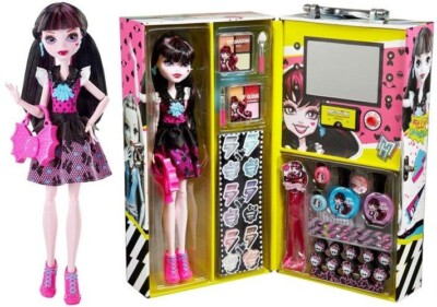 Monster High Draculaura Fashion Doll Case with 57 pcs Ghoul Beauty Playset