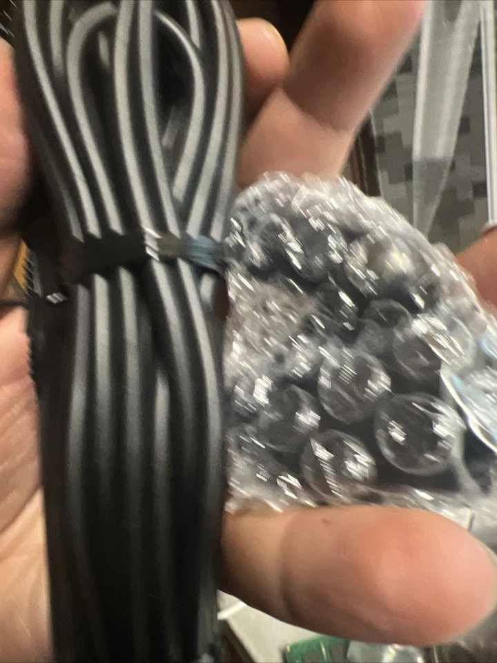 RadioShack Unidirectional Dynamic Microphone Model 3303038 (Open Box, New) - Image 3 of 4