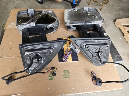 Used Painted Black Switchback Tow Mirrors Power Fold For 14-19 Silverado Sierra