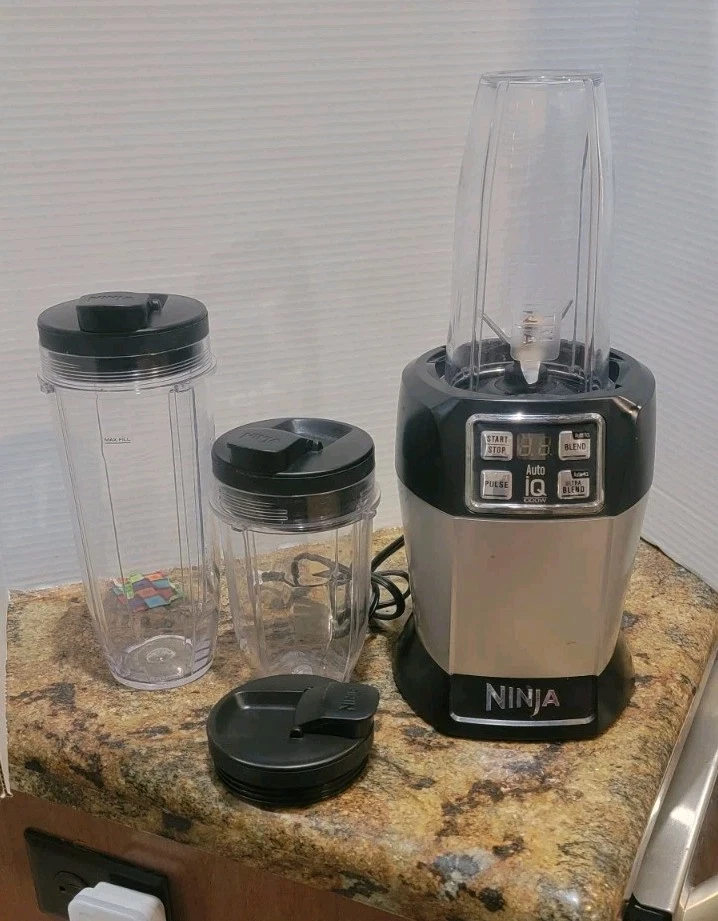 Nutri Ninja Auto IQ 1000W Blender w/ Base Attachment & 3 Cups BL482A Ninja Pro