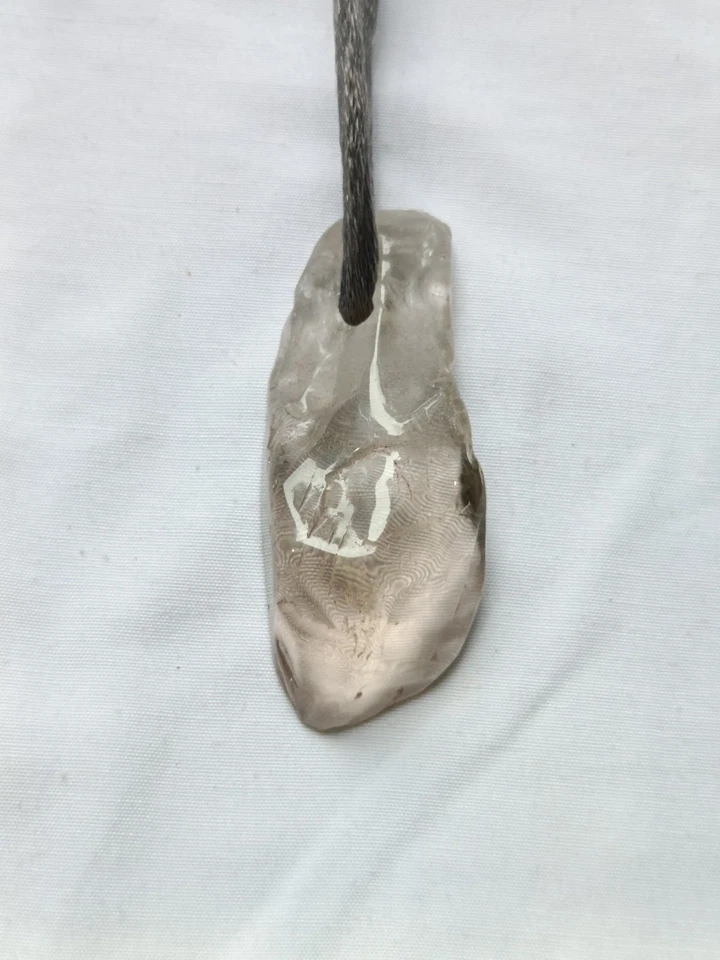 Дымчатый кварц полированный грубый кулон 50X20X11 мм 1 изделие для изготовления ювелирных изделий  - Изображение 2 из 4