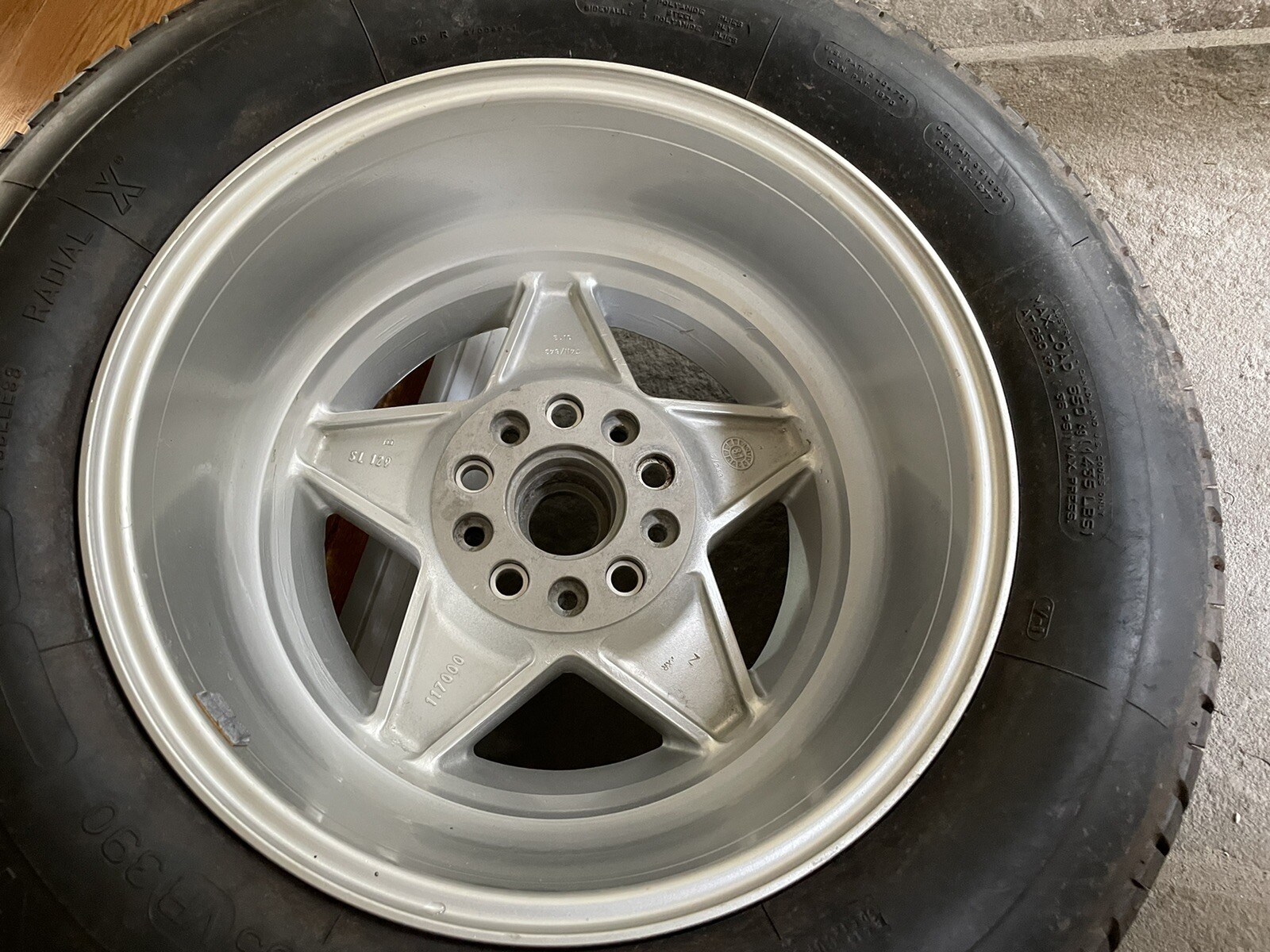 Ferrari 308 GTSi Wheel and Tire Combo 117000 TRX Metric Tire