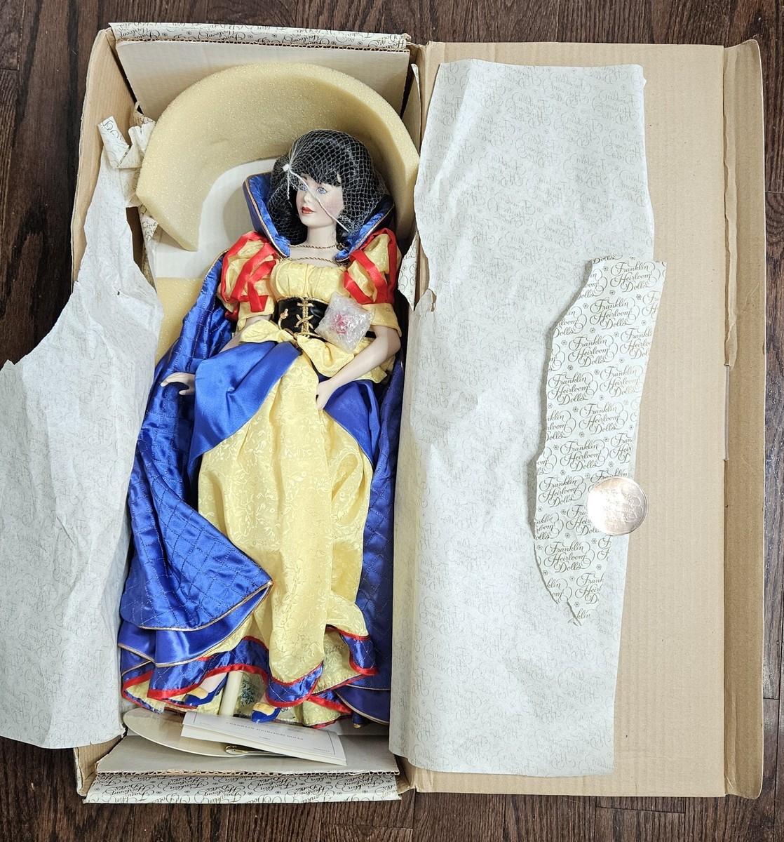 1988 Disney's Snow White Porcelain Doll With Apple By Franklin