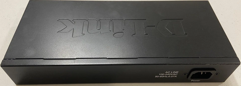 D-Link DSS-16+ 16-Port 10/100 Desktop Switch Unmanaged - Image 3 of 4