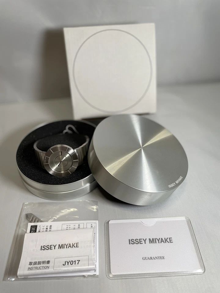 Reloj ISSEY MIYAKE TO Tio Yoshioka Tokujin diseño NY0N001 plateado nuevo en caja JPN Foto 2 de 4