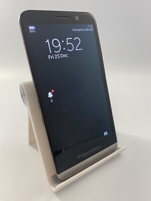 Blackberry Z30 schwarz Vodafone Netz 16GB 5,0'' 8MP 2GB RAM BBOS10 Smartphone