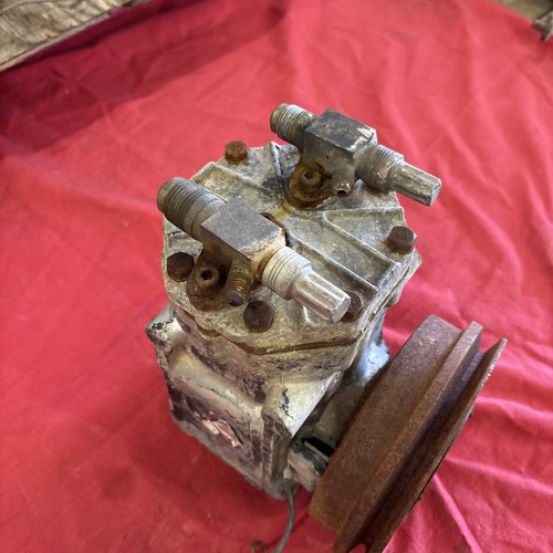 ALCOA Ford Original/Used V8 A/C Compressor York ? - Picture 4 of 10