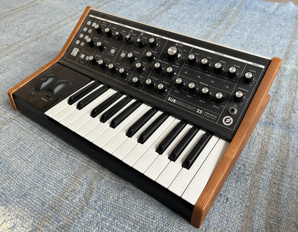 Moog Subsequent 25 Analog Synthesizer (pre-owned) - Image 2 of 4