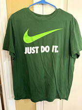 Nike The Nike Tee Men's L Green Graphic Crew Neck Short Sleeve T-Shirt