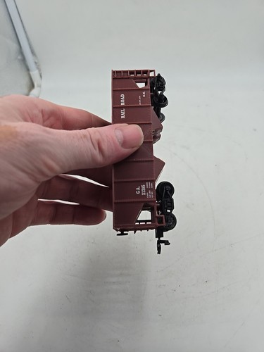 HO Gauge 1:87 Scale Brown Plasitc 2 Bay Open Hopper Georgia Railroad GA 21395 - Picture 7 of 13