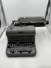 Vintage Beautiful 1940s Royal KMG Typewriter Types & Looks Great Nice Machine