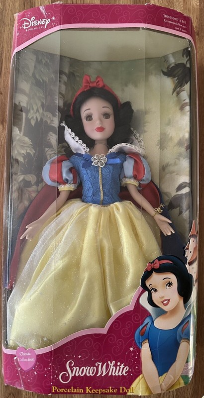 Disney Classic Collection Snow White  - Porcelain Keepsake Doll New In Box
