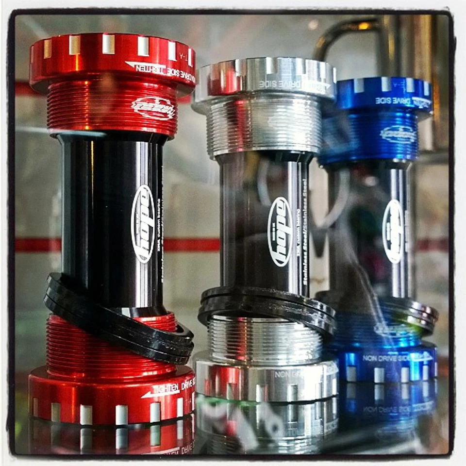 Soporte inferior negro roscado Hope rodamiento de acero inoxidable BSA Foto 2 de 2