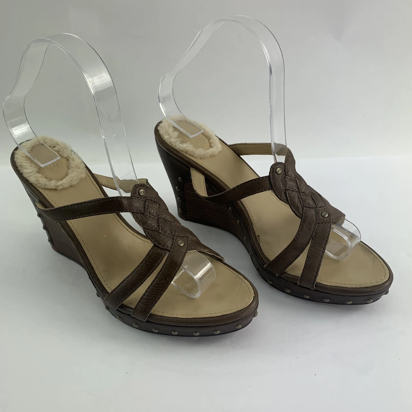 Sandalo UGG zeppa tacco alto pllatform taglia USA 8 donna marrone pelle borchie legno