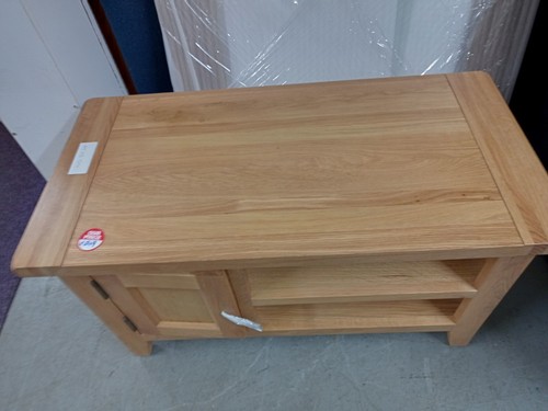 New Solid Bespoak Oak TV Unit ( MT NB 014 ) RRP - £369 - Picture 2 of 3