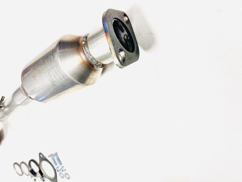 Fits: 1995-1996 Toyota Camry 3.0L Catalytic Converter With Flex Y Pipe - Imagem 3 de 4