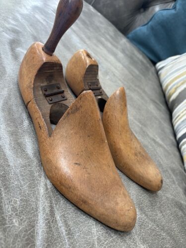Vintage Jointed Wooden Shoe Lasts Size 8 Pair - Afbeelding 1 van 12