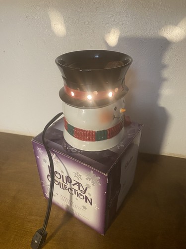 Scentsy Bluster Snowman Holiday Collection Full Size Wax Melt Warmer Retired - Picture 2 of 5