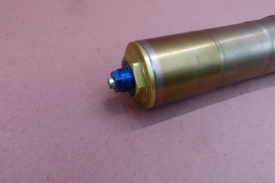 Tubo amortiguador horquilla delantera izquierda Suzuki GSXR1000 GSXR 1000 2001 2002 (DOBLADO) Foto 3 de 4