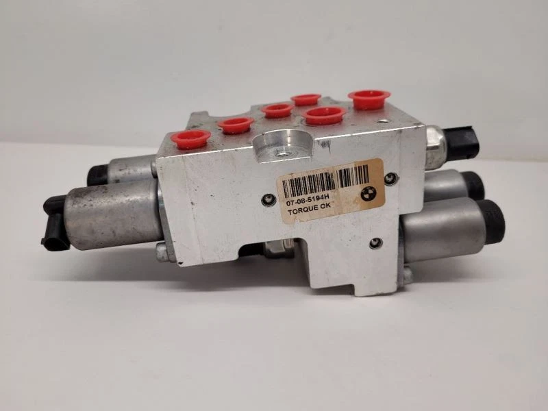 Насос клапанного блока динамического привода подвески BMW X5 2007-2010 годов выпуска 6782737 - Изображение 2 из 4