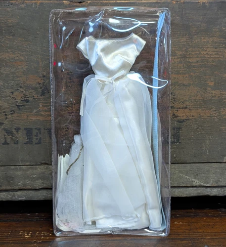 Rare Vintage 1963 Mattel Barbie Bride's Dream Set: Dress, Veil, Bouquet, Gloves