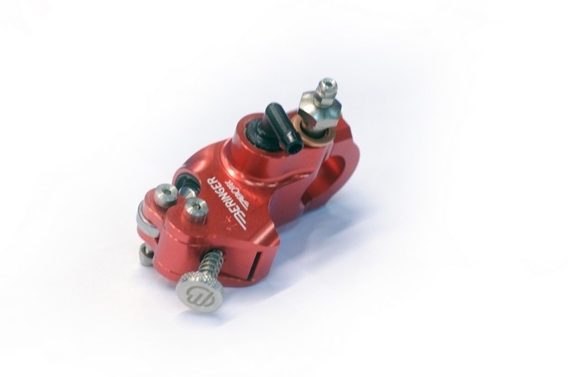 Cylindre d'embrayage BERINGER 17,5 mm à réservoir intégré pour un feeling ultra-précis