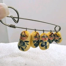 Vintage Russian Matryoshka Hand Painted Wood Lacquer Nesting Dolls Brooch 2.5" 