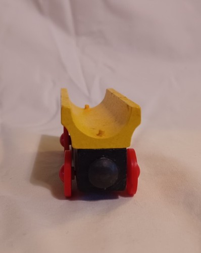 Scatola tenera gialla magnetica in legno primi anni 2000 compatibile Thomas Friends Brio - Foto 2 di 6