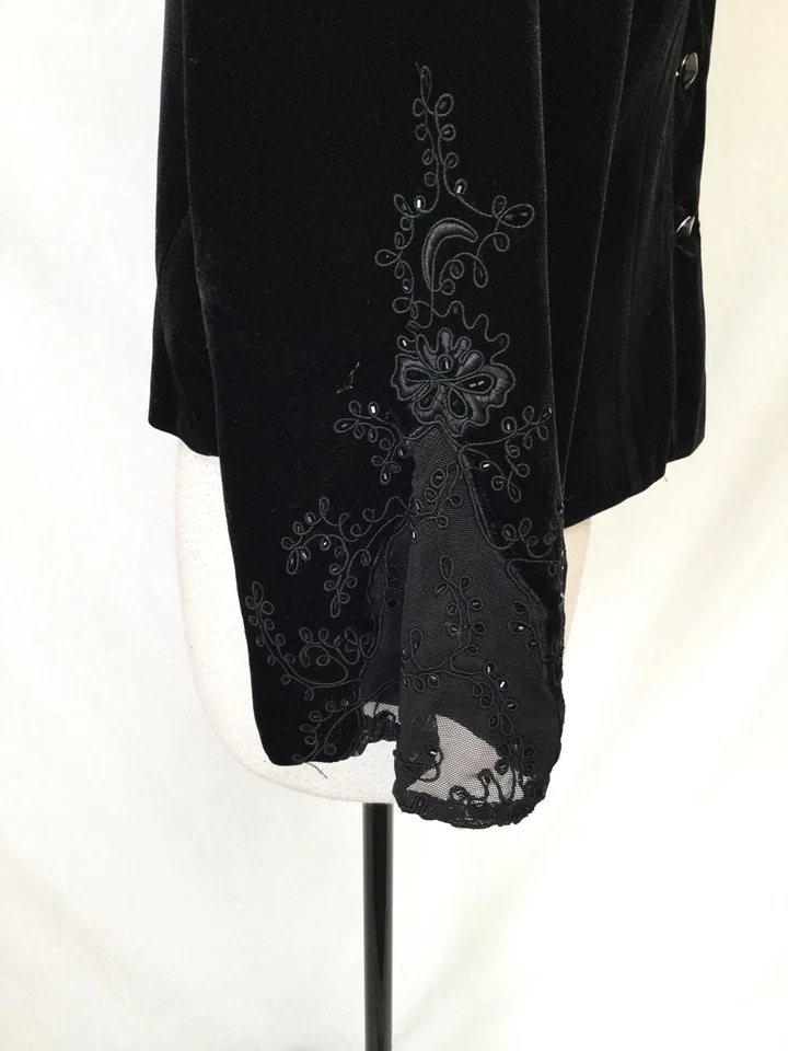 JS COLLECTIONS BLACK VELVET BLAZER WITH ACCENTS AROUND SLEEVES AND NECK- SIZE 12 - Image 3 of 4