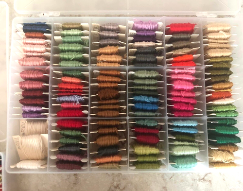 Lot of 240 Embroidered Threads on Cards / 2 Organizer Cases - Picture 7 of 8