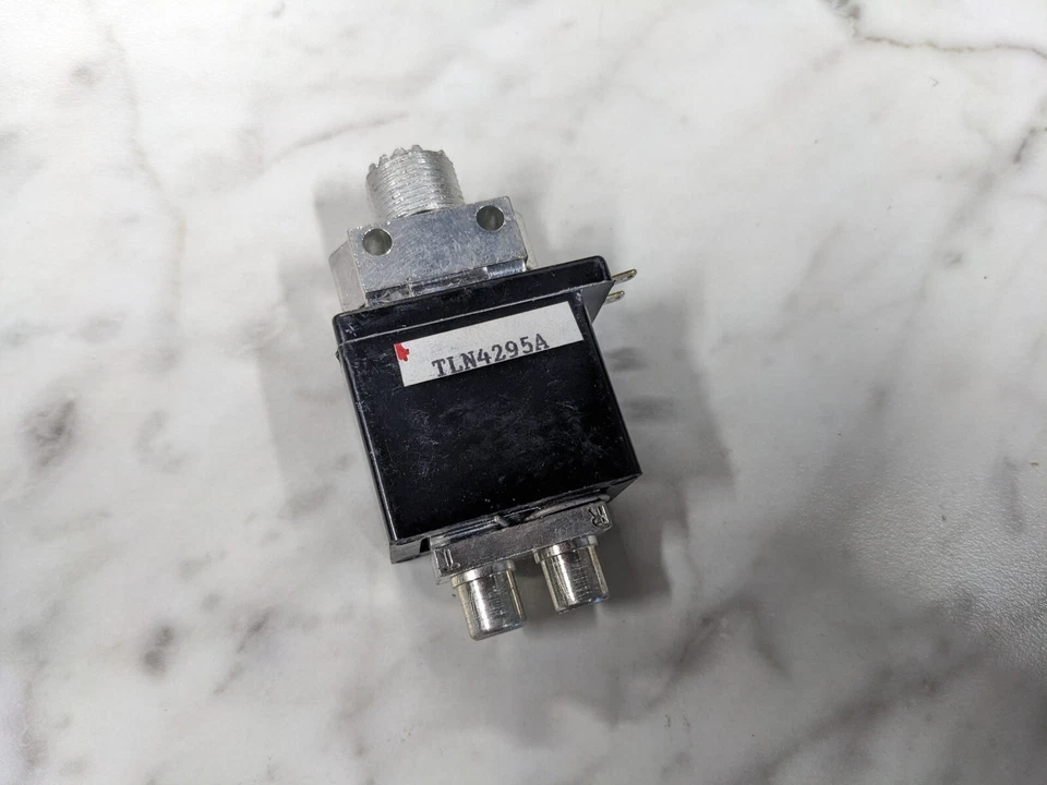 Nuevo de Lote Antiguo Motorola RF Relé TLN4295A 24C84103B01 RADIO SPDT INTERRUPTOR UHF Antena SW Foto 3 de 4