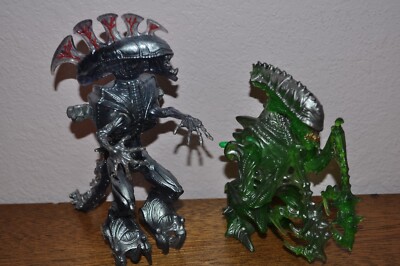 Vintage Kenner GREEN MANTIS w/Bone Crushing & WINGED FLYING QUEEN ALIENS 1992