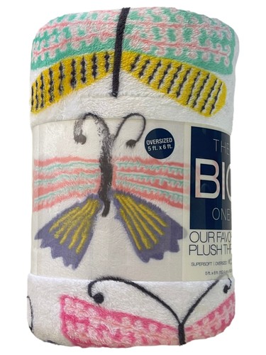 The Big One Plush Butterfly Pattern Oversized Throw Blanket, 5 ft x 6 ft - 第 2/2 張圖片