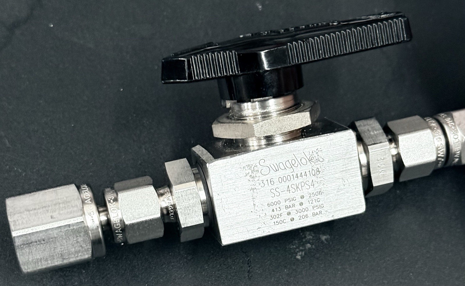 Swagelok Multipurpose Ball Valve 40 Series 1/4” Tube Fitting SS-4SKPS4 + extra