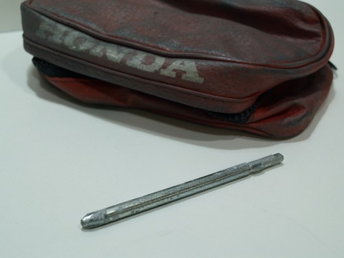 Honda XR250R 86-88 600R 85-88 Tail Bag Comp + Screw 83501-KN5-670 Genuine OE - Picture 10 of 10
