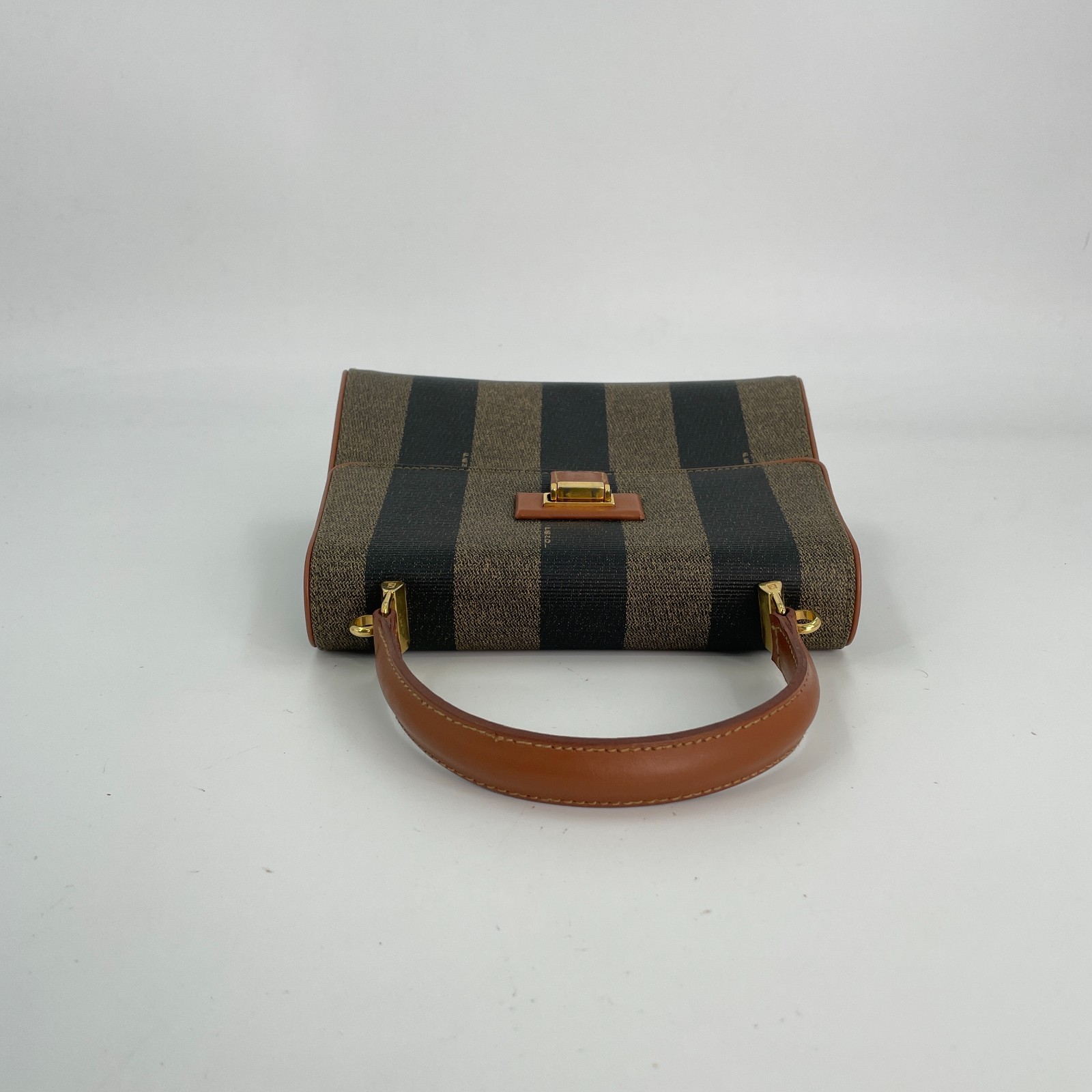 Foto 7 di 22