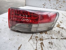 Feu arrière Toyota AVENSIS