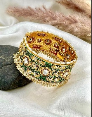 Sabyasachi inspirierter ungeschnittener Polki Kundan mit Meena Designer Armreifen