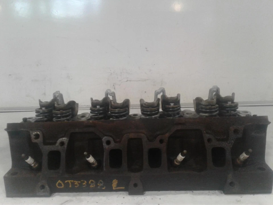 Used Engine Cylinder Head fits: 1992 Cadillac Fleetwood 8-273 4.5 Grade A Foto 3 de 4