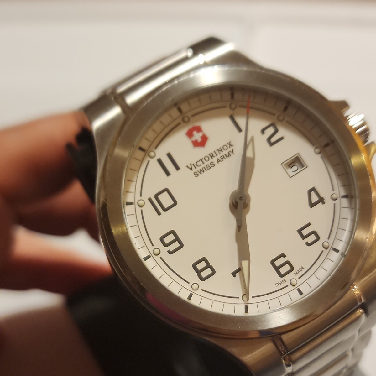 Victorinox Swiss Army – 24972 – Field Large, White Dial, Bracelet