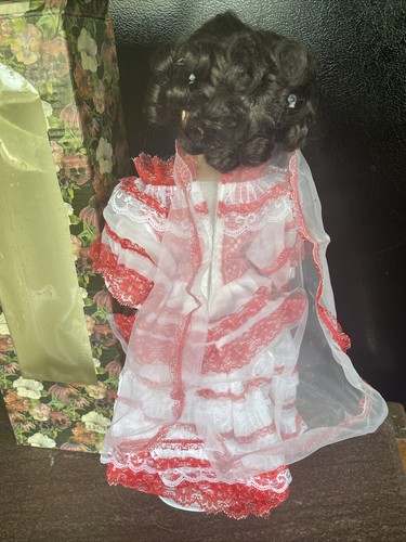 ASHLEY BELLE COLLECTION BISQUE PORCELAIN DOLL WINIFRED ORIGINAL BOX COA W/STAND - Picture 2 of 4