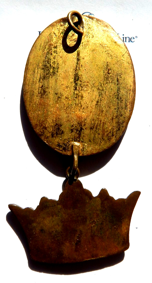 VINTAGE KNIGHTS TEMPLAR TWO PIECE CROWN & CROSS RED AND GOLD REAR HOOK 4 HANGING