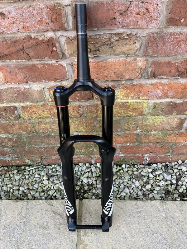 Rockshox Yari RC Debonair Suspension Fork, 27.5” 650b 150mm Travel, Non-boost.