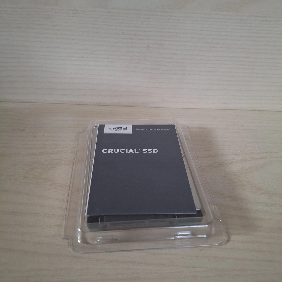 Crucial BX500 1 TB SATA SSD 2,5" SSD con caja CT1000BX500SSD1 abierta nunca usada