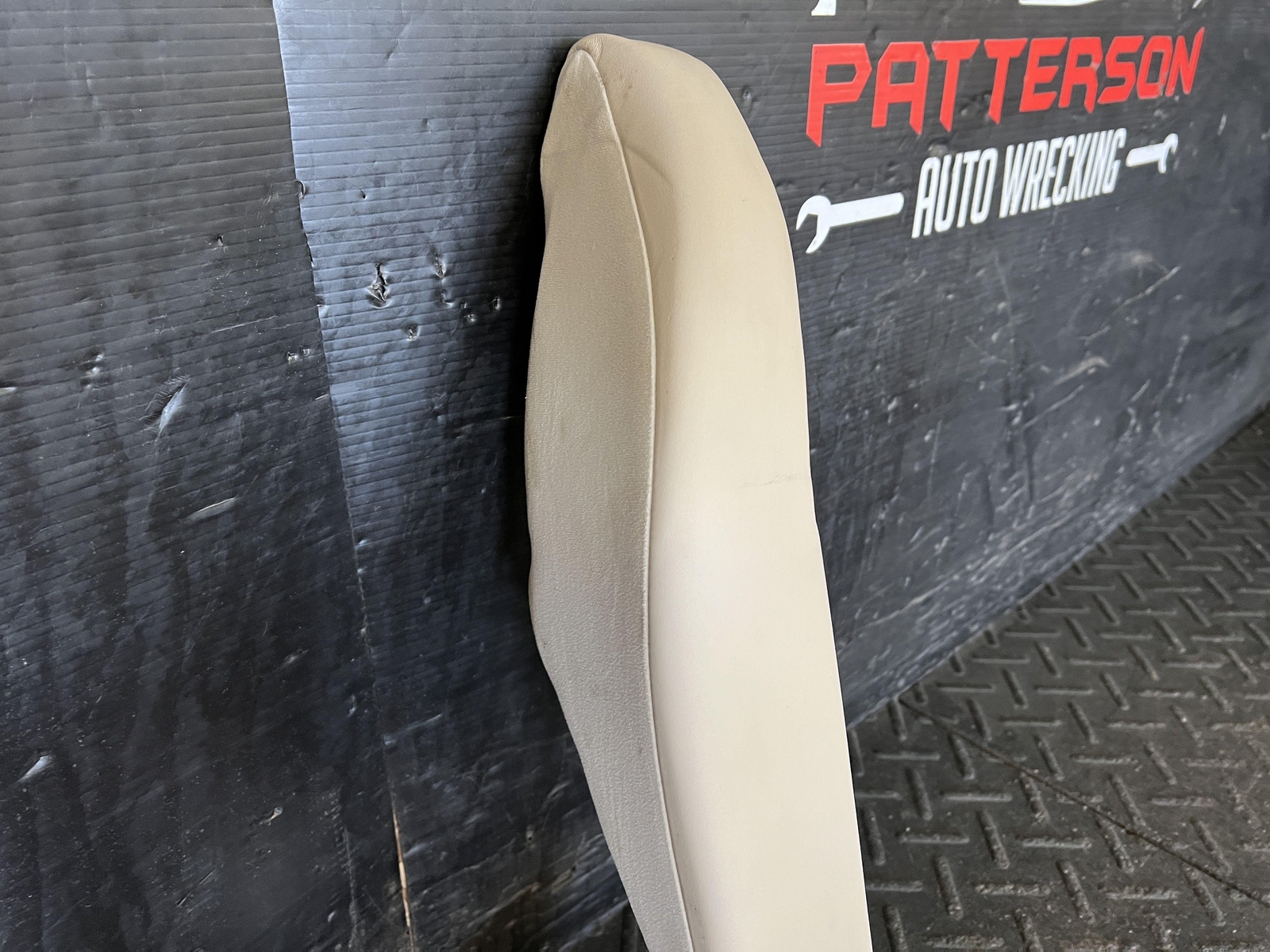 2016 MASERATI GHIBLI REAR PASSENGER RIGHT BACK SEAT END PIECE TAN LEATHER