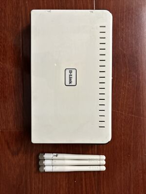D-Link DIR-655 300 Mbps 4-Port Gigabit Wireless N Router (missing Adapter)