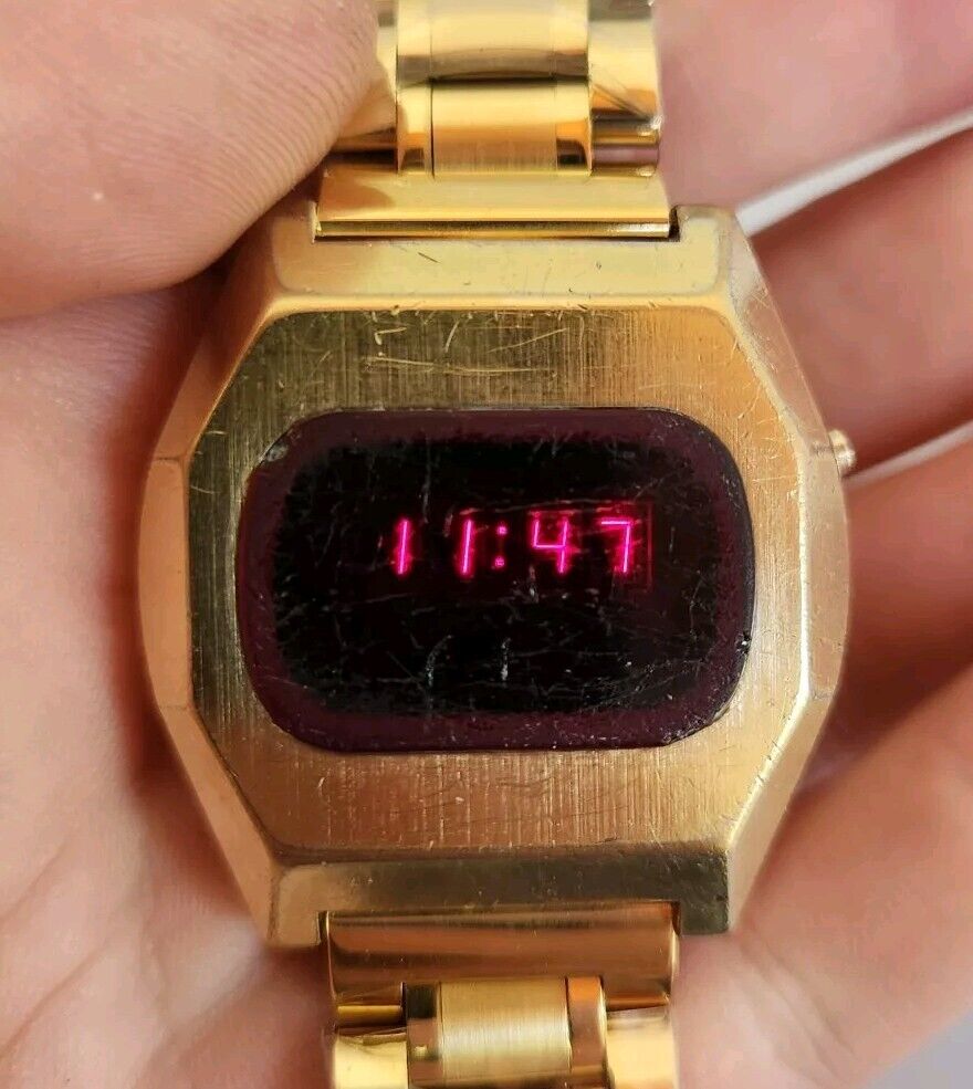 Vtg Bulova 1976 LED Computron Men's 37mm Watch Gold Tone NEW BAND/BATT WORKS!!! Vtg Bulova 1976 LED Computron Men's 37mm Watch Gold Tone NEW BAND/BATT WORKS!!!