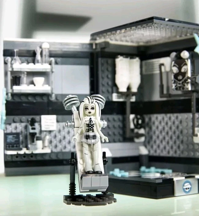 MEGA 2024 SDCC Monster High Frankie Stein Boo-K Lab 362 Piece Building Set  - Image 2 of 4