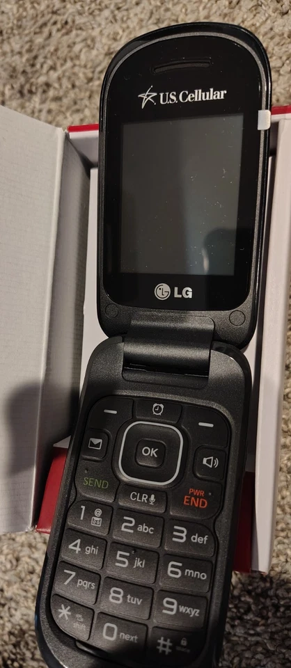 LG Envoy 3 III UN 170 UN170 - Black (US Cellular ) Flip Cell Phone - Image 2 of 4
