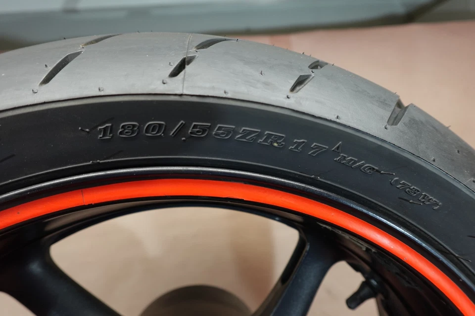 Llanta trasera Dunlop 180/55 ZR17 2004-2009 YAMAHA FZ6-S FZ6S FZ6 FZ600 Foto 2 de 4